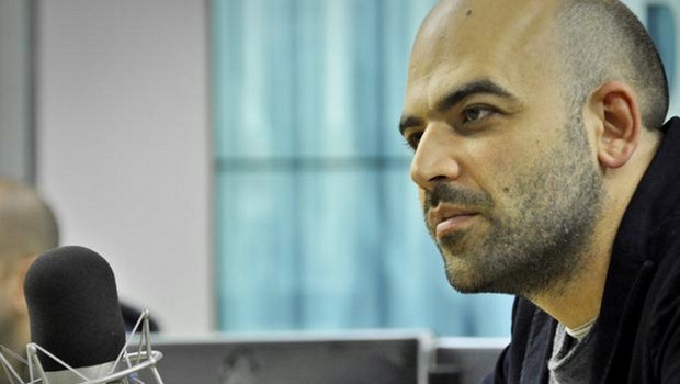 Servizio Pubblico, Santoro stasera ospita Roberto Saviano