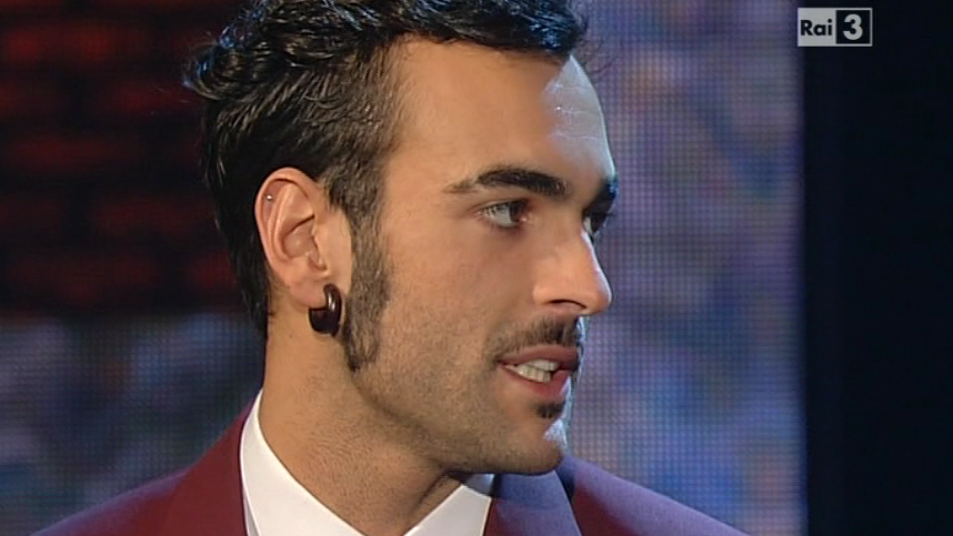 Marco Mengoni sfida Freddie Mercury a Neripoppins