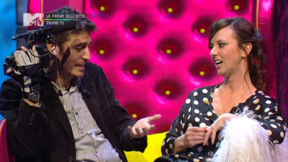 La prova dell’otto e il crossover col Testimone: Pif ospite della “trash” Flavinia Guzzanti