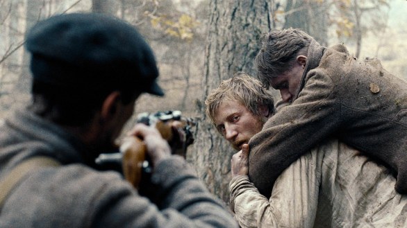 Anime nella Nebbia – dall’URSS di Sergei Loznitsada al cinema con Moviemax, dopo Cannes 2012