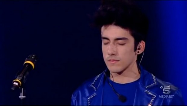 Amici 2013: Edwyn Roberts, Mattia – Testo e video dell’inedito