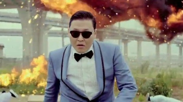 Billie Joe Armstrong dei Green Day definisce PSY un herpes della musica. E lui lo ringrazia