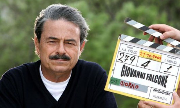 Stasera in tv, 22 maggio 2013: Giovanni Falcone, Renato Zero, Chi l’ha Visto?, Come un Delfino, SOS Tata