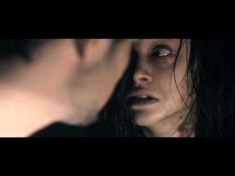 La Casa – Clip “E’ qui nella casa, adesso”