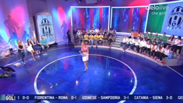 Cielo che gol copre alla grande lo scudetto della Juve. Brava Simona Ventura!