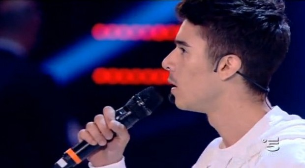 Moreno – Stai attento testo e video live dal serale di Amici 2013