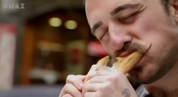 Unti e Bisunti, su DMAX Chef Rubio sfida la tradizione: lo street food si lecca i baffi