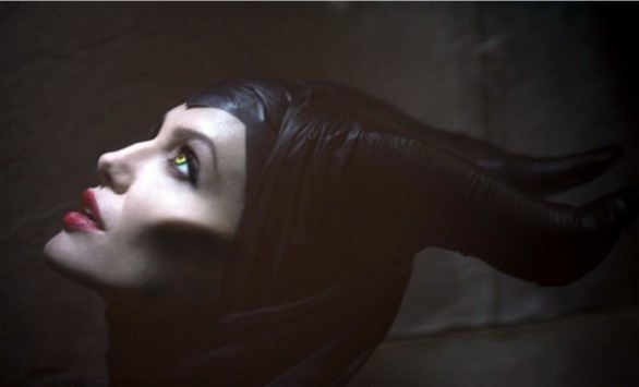 Angelina Jolie – film, foto, curiosità e video della star seducente