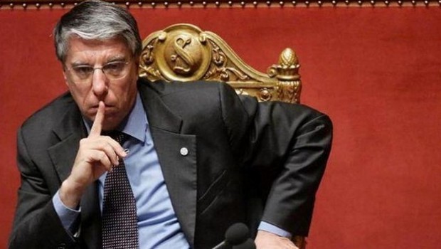 Uomini e donne, trono gay? Giovanardi (Pdl) contrario, Zan (SEL) favorevole