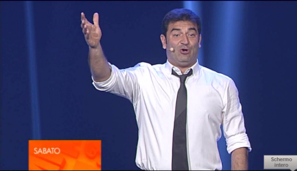 Max Giusti torna 100% comico, stasera su Rai5