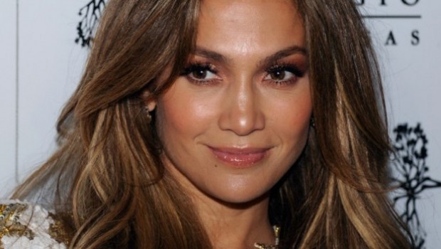 Jennifer Lopez tra le polemiche per essersi esibita per il presidente del Turkmenistan