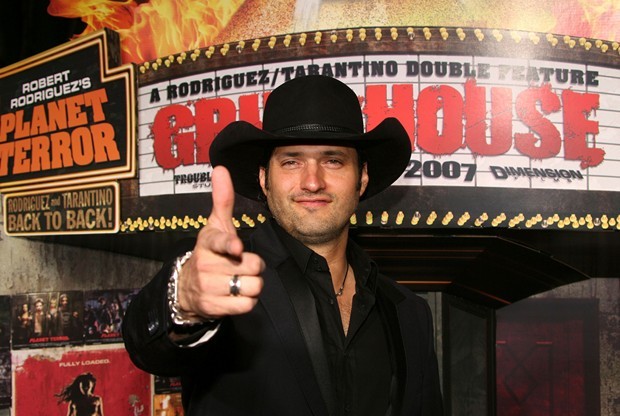 Robert Rodriguez compie 45 anni – gli auguri di Cineblog al “Mariachi” in 10 film