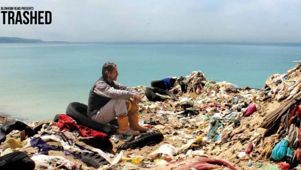Trashed, con Jeremy Irons dal 12 giugno nei cinema, il trailer italiano