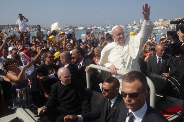 Papa Francesco in visita a Lampedusa: presente anche Claudio Baglioni