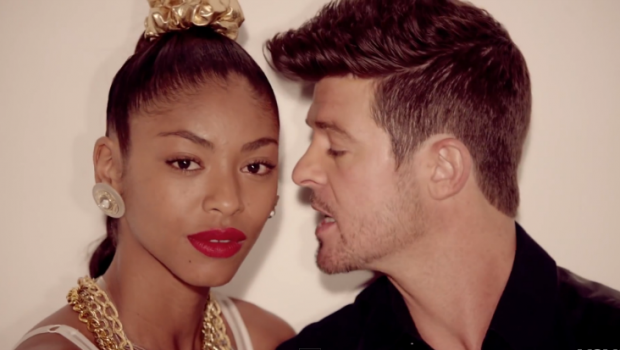 Robin Thicke – Blurred Lines ft. T.I. Pharrell supera il milione di copie vendute in Uk