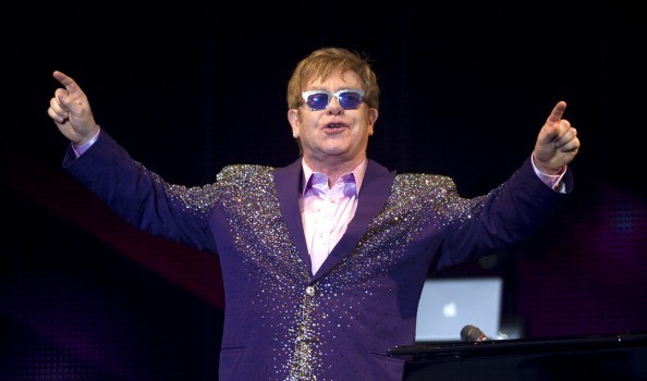 Elton John contro The Voice: “Si guardano solo i giudici, i vincitori sono nullità, non vendono”