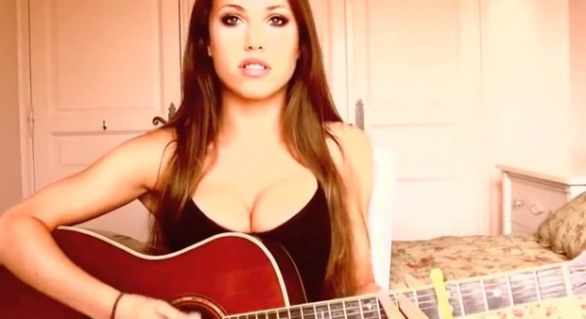 Jess Greenberg, nuovo fenomeno del web: merito del talento o della scollatura?