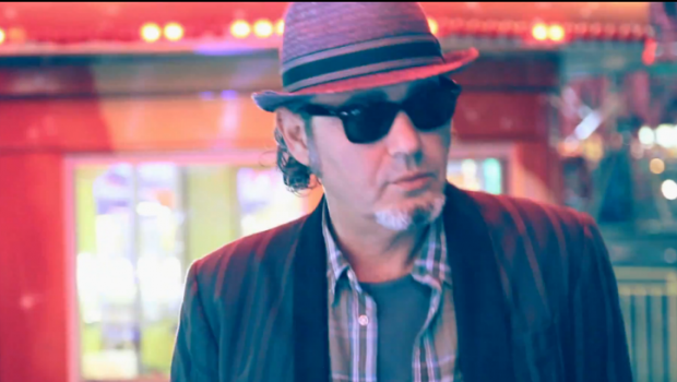 Luca Carboni, Fisico & politico: il duetto con Fabri Fibra nel nuovo album