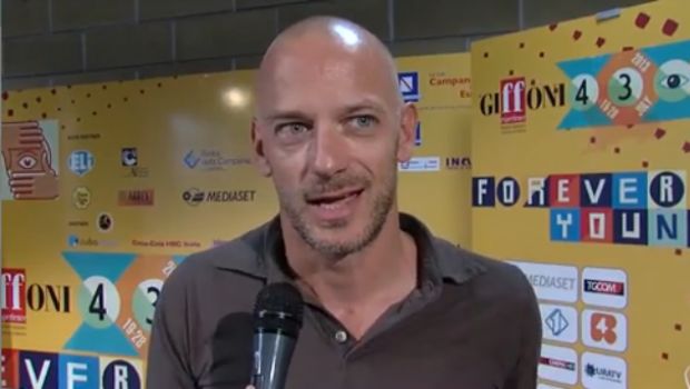 Filippo Nigro a TvBlog: “Nella fiction italiana troppi ‘mestieri’. Sogno un ruolo alla Six Feet Under”