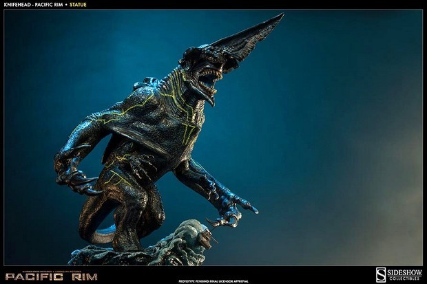 Pacific Rim – la statua del Knifehead, il Kaiju del film di Guillermo del Toro