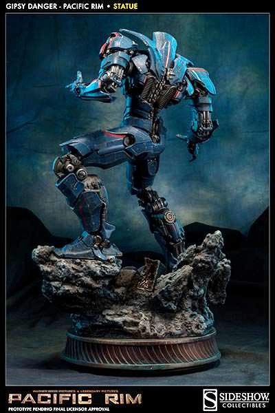 Pacific Rim –  foto statua robot jaeger Gipsy Danger
