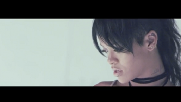 Rihanna piange durante un concerto a Lille (video)