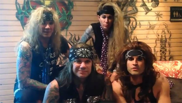 Gli Steel Panther si congratulano con i The Darkness: Permission To Land compie 10 anni!