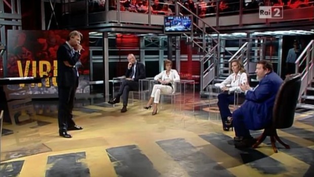 Virus sul processo Mediaset: Ferrara, Santanchè e Gomez in scena solo alle 22: cosa è successo?