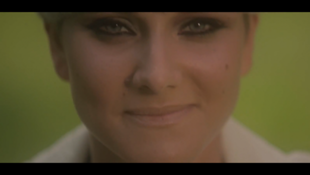 Veronica De Simone, Nati Liberi: video ufficiale e testo (The Voice of Italy)