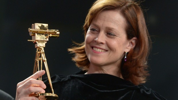 Film 2014-2015: John Turturro e Sigourney Weaver per Exodus di Ridley Scott – Jessica Alba in  Barely Lethal