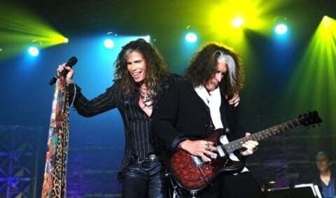 Steven Tyler: “Walk This Way l’ho scritta mentre aspettavo una partita di droga”