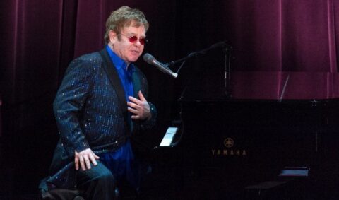 Elton John operato di appendicite in Francia, confermato il nuovo disco a Settembre (trailer)