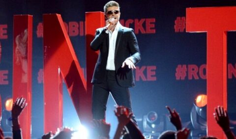Robin Thicke, Give It 2 U feat. Kendrick Lamar & 2 Chainz: testo, traduzione e video ufficiale