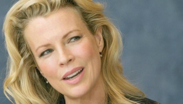 Stasera in tv, 12 agosto 2013: ‘serata’ Kim Basinger su La7 e Iris, su Rai 1 Montalbano