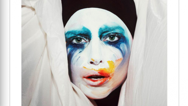Lady Gaga: Applause quinta in classifica inglese, Bad Romance oltre il milione di vendite