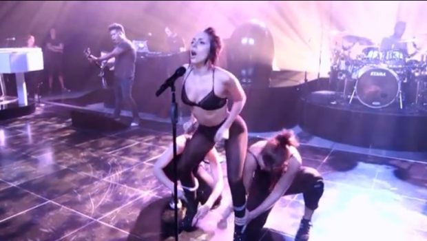 Lady Gaga, Manicure: audio e video live in anteprima
