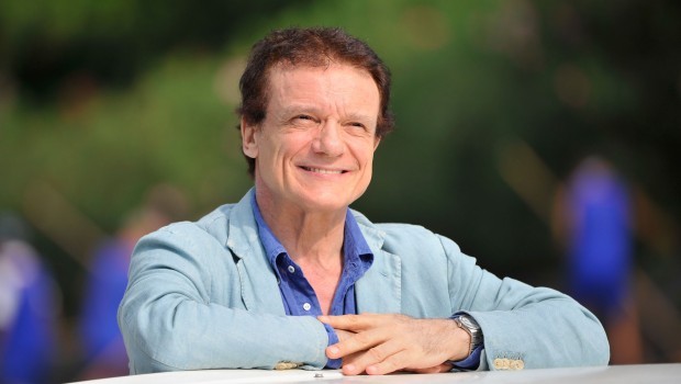 Massimo Ranieri ricoverato in ospedale e operato d’urgenza, tour sospeso