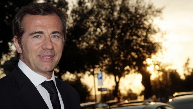 Mission, Michele Cucuzza difende il programma e attacca: “Il solito vizio italico di parlare in nome di roboanti principi”