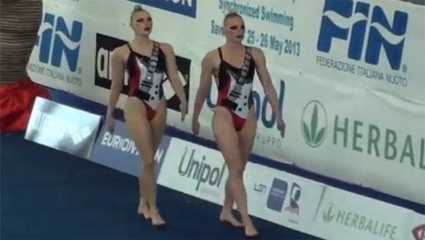 Nuoto sincronizzato a base metal: la vittoria a ritmo di Van Canto (video)