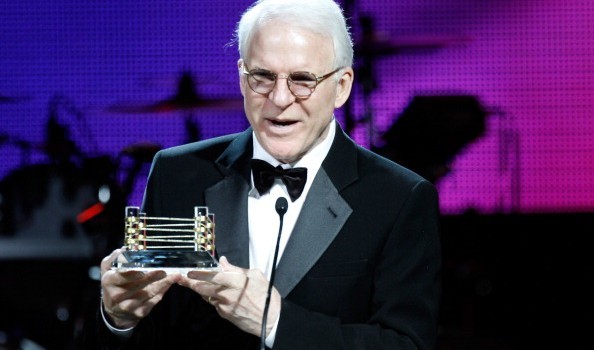 Steve Martin compie 68 anni: gli auguri di Cineblog da I tre amigos a La pantera rosa