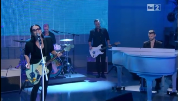 Placebo a Quelli che il calcio parlano della chitarra sfasciata a Sanremo e di… Barilla