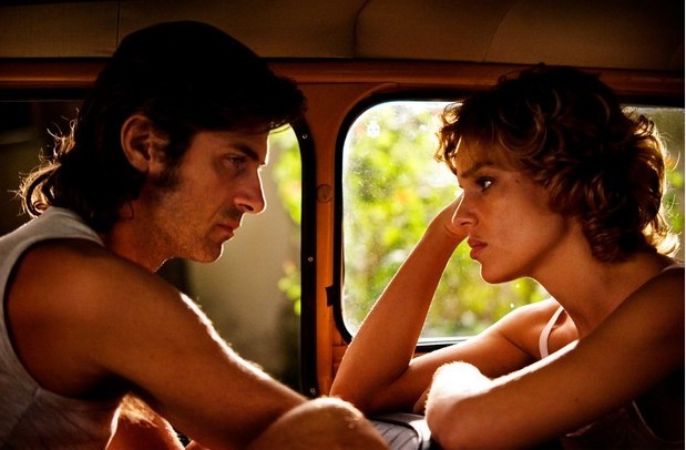 Anni felici: due featurette e nuove foto del film di Daniele Luchetti