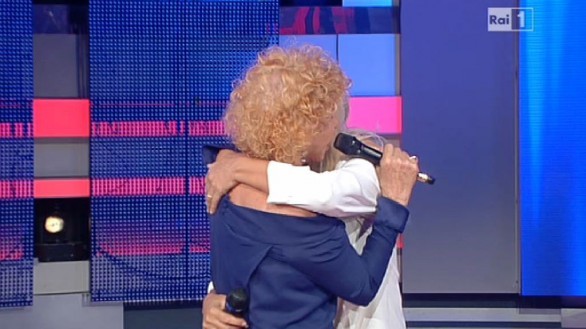 Domenica In: anche la Venier fa una tv per Tarantole. Tanta nostalgia, poco coraggio. La Vanoni crolla in diretta