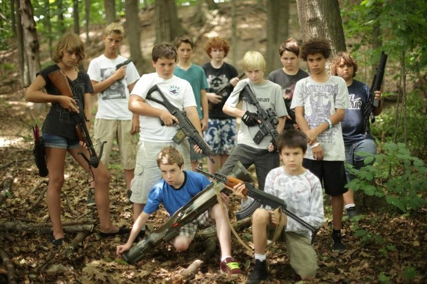 I Declare War – clip senza censure con i primi cinque minuti di film
