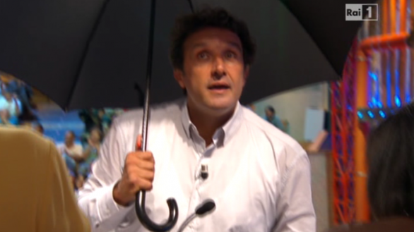 Affari tuoi, live e recensione prima puntata. Flavio Insinna e i pacchi sono meno ansiogeni