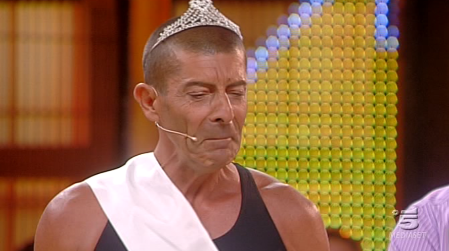 Avanti un altro, Paolo Bonolis e Luca Laurenti vestiti da donna
