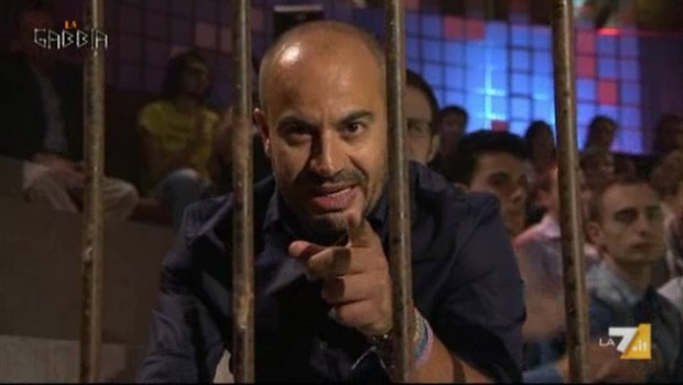 La Gabbia, la prima puntata: Paragone la butta subito sulla rissa. Poi va in onda L’ultima parola