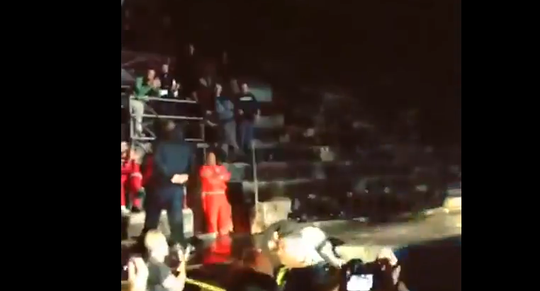 Ligabue cade sul palco in concerto (video)