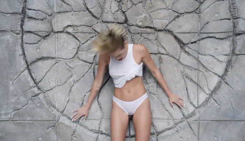 Miley Cyrus, Wrecking Ball: record visualizzazioni e video parodie
