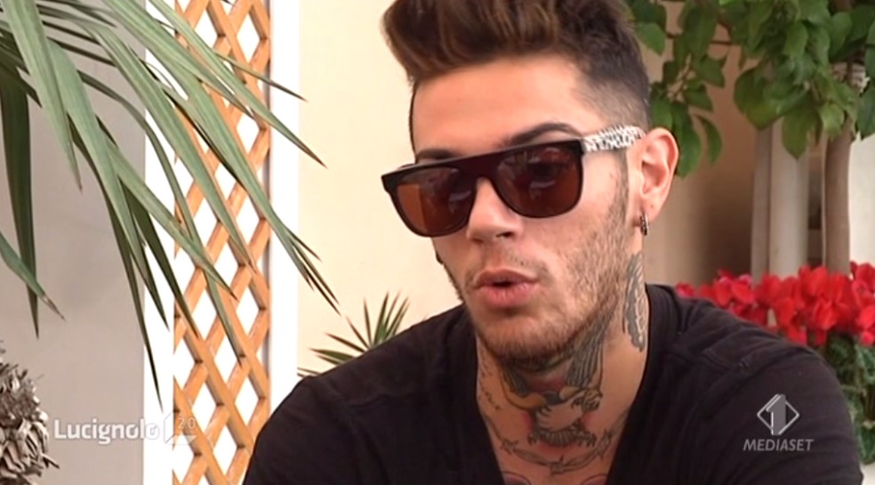 Emis Killa contro Moreno Donadoni: “Andando ad Amici ha perso credibilità, non collaborerei con lui” (VIDEO)
